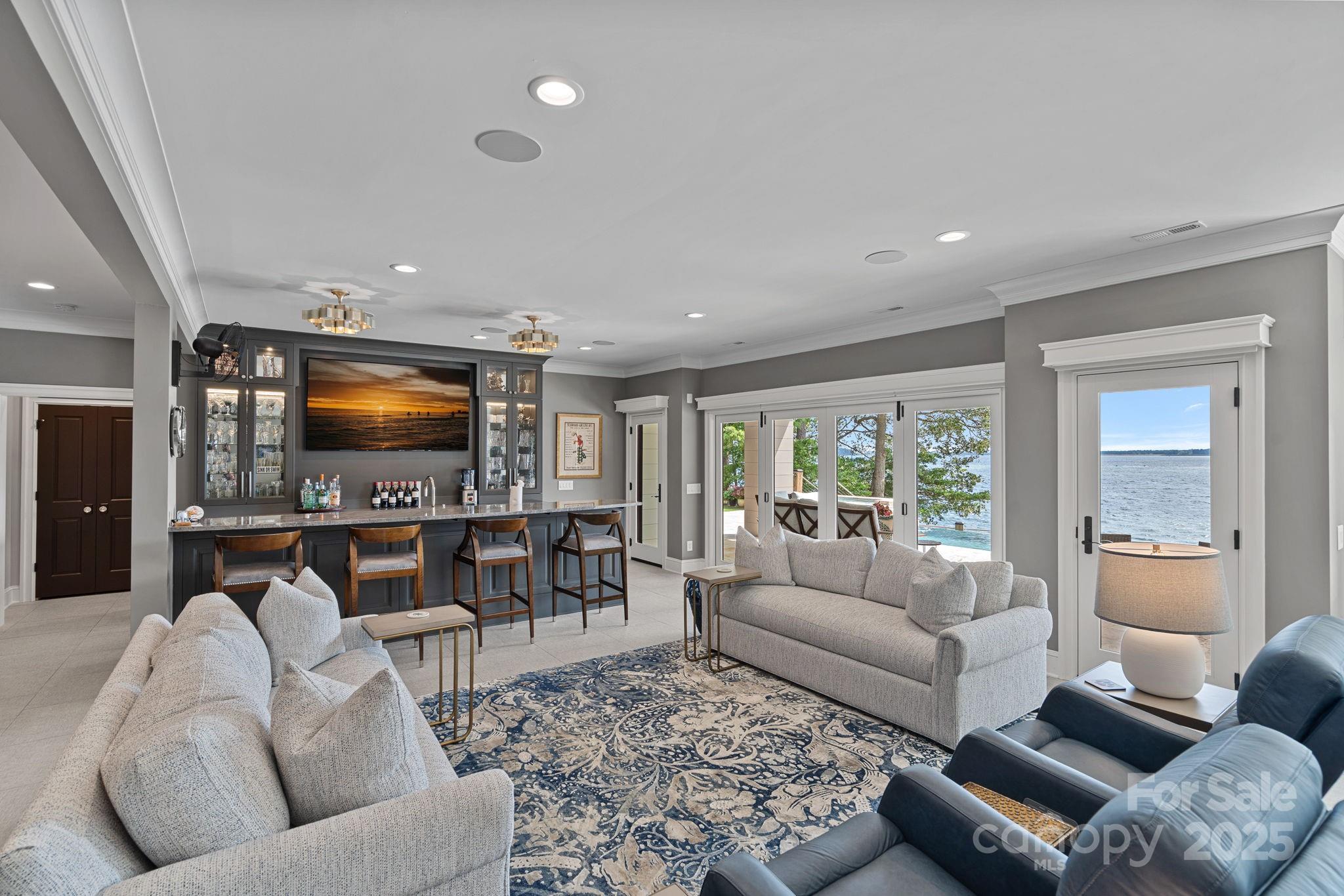 The Peninsula - Residential