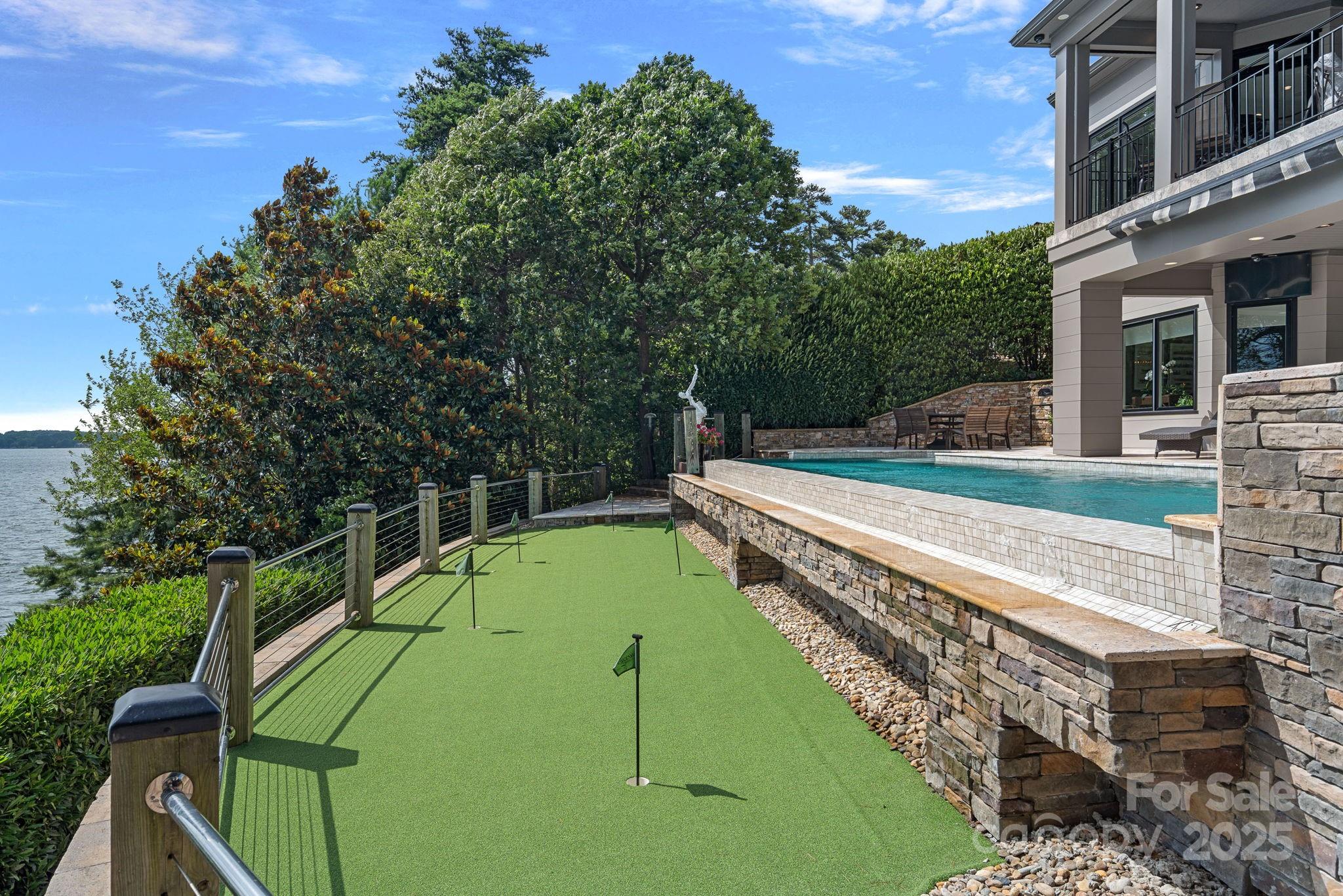 The Peninsula - Residential