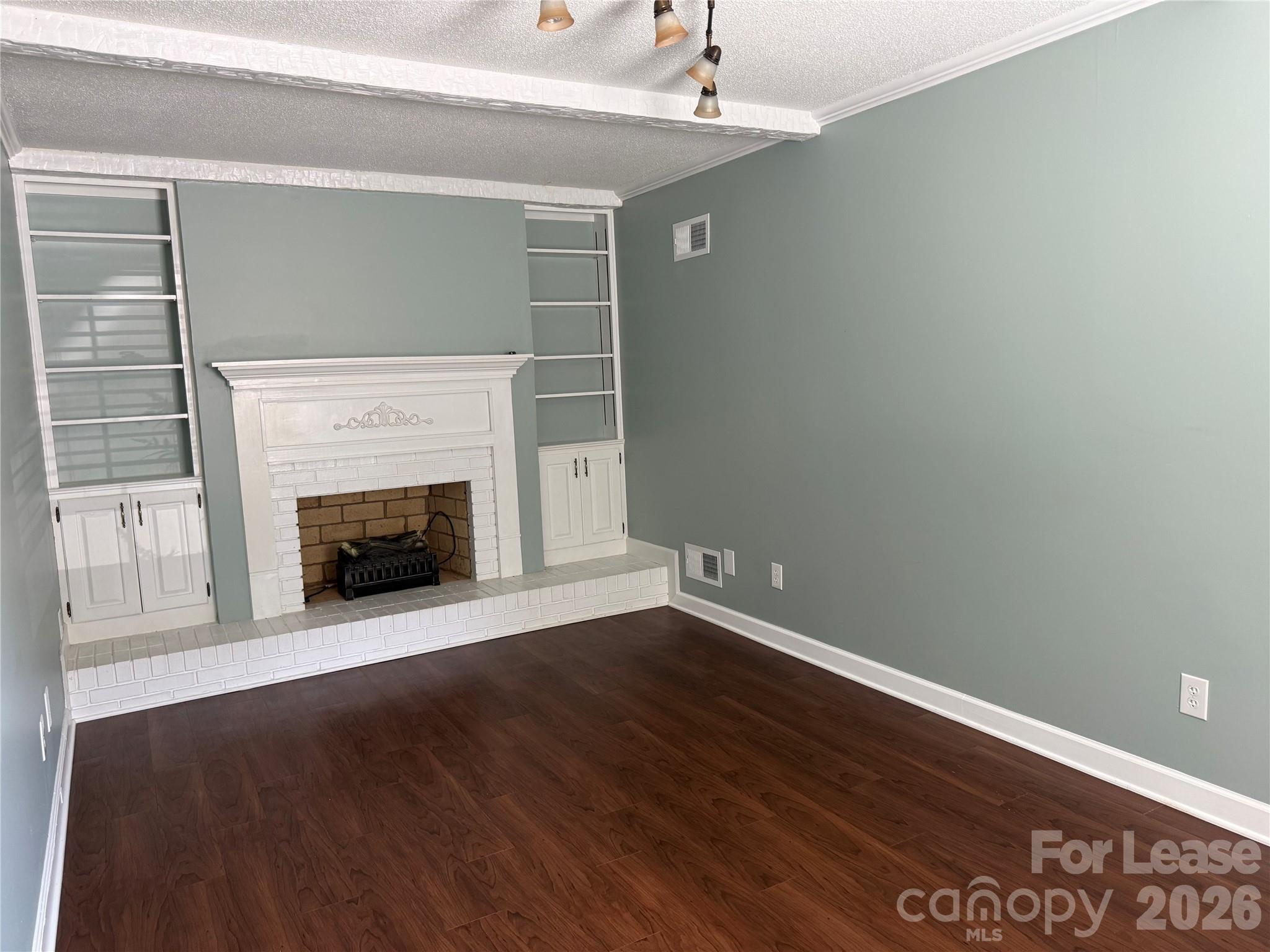 2705 N Center Street 26