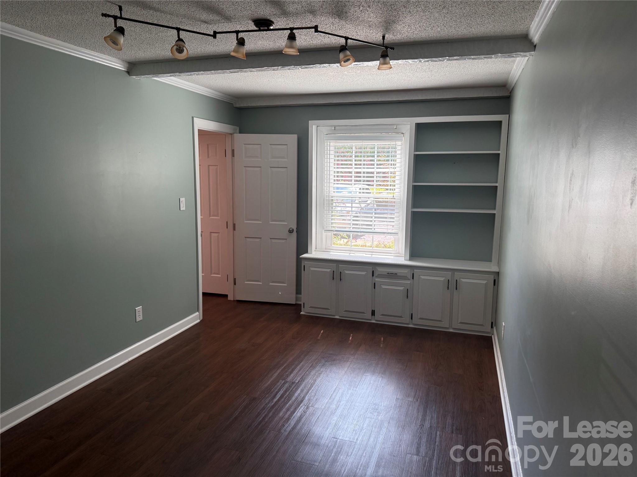 2705 N Center Street 26