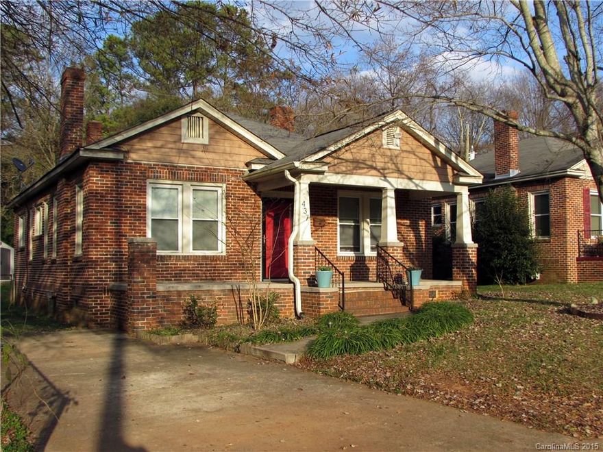 Adorable, move in ready home in the perfect location. Home features 2BR/2BA, open living room to dining room, updated kitchen, original wood flooring, ceramic tile and abounds with charm. Enjoy sitting on the front porch or the large back deck in the fenced in back yard. Home is convenient to Downtown Rock Hill, I-77, shopping and dining. Don't miss out on this one!!