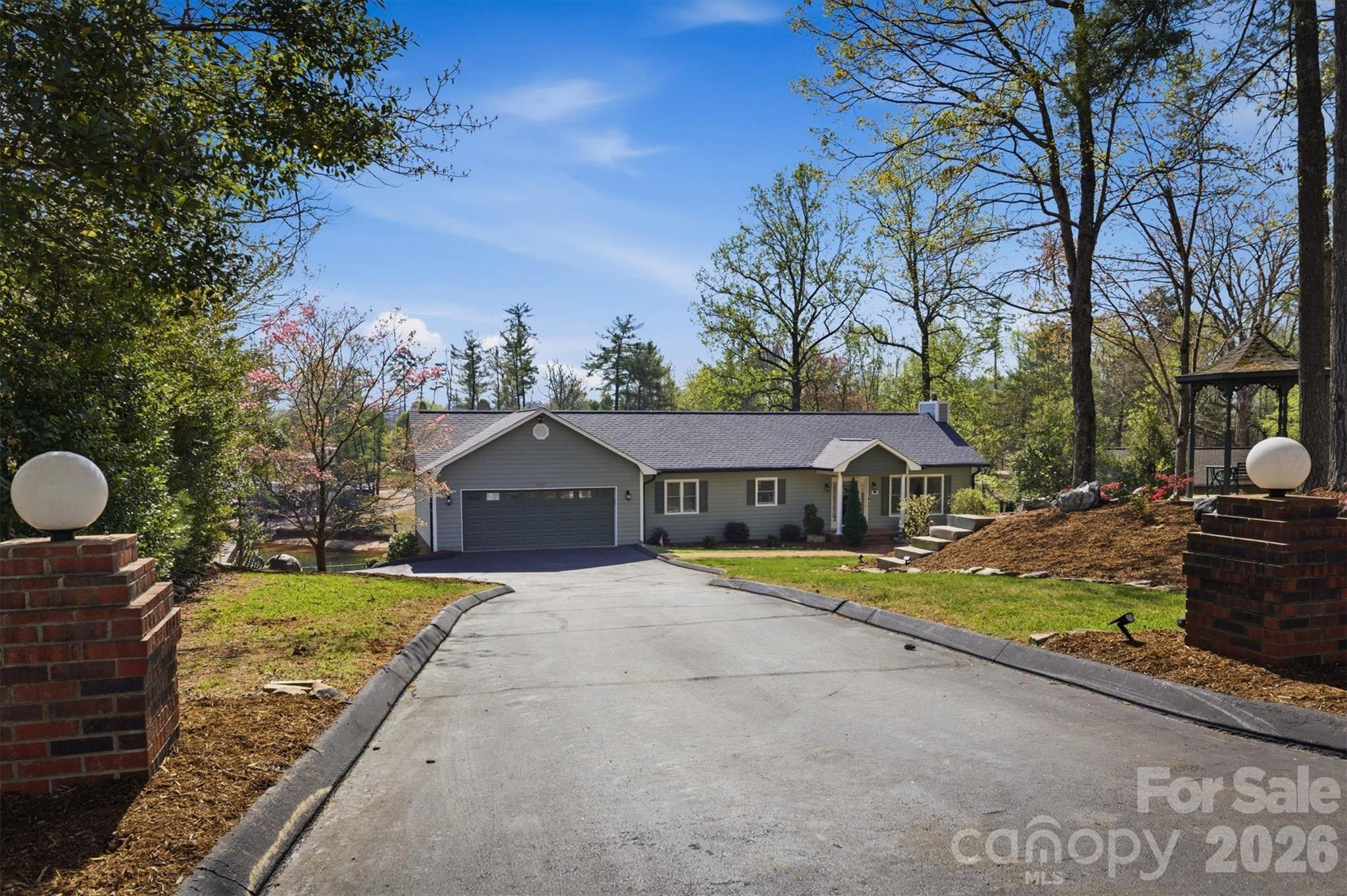 Laurel Pointe - Residential