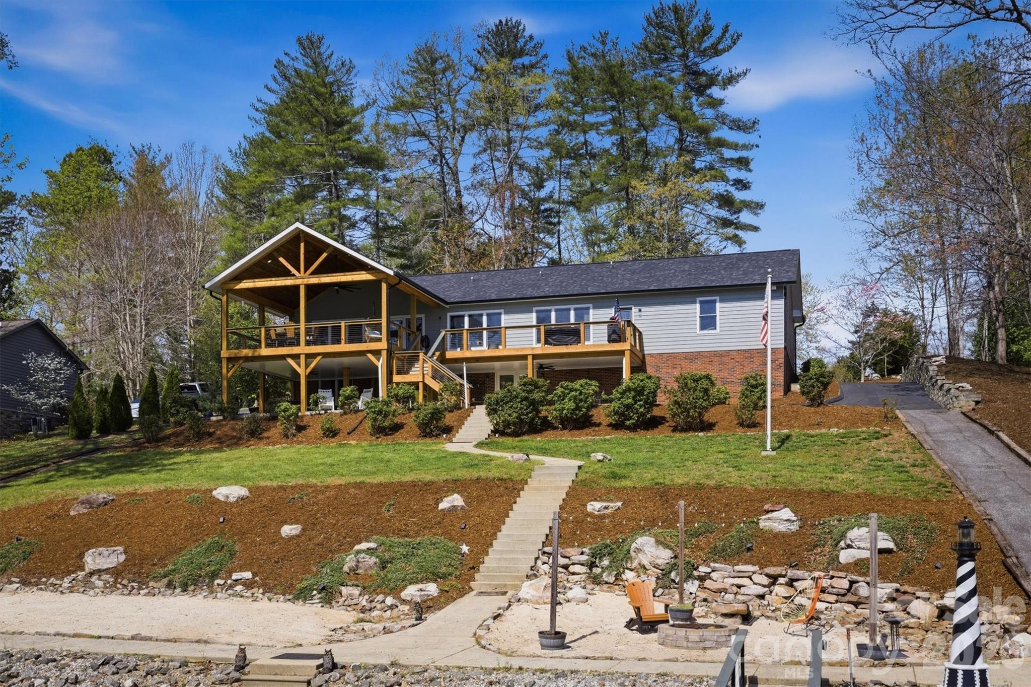 Laurel Pointe - Residential