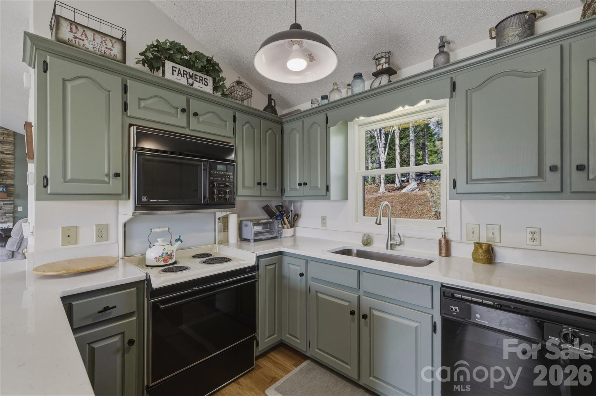 Laurel Pointe - Residential