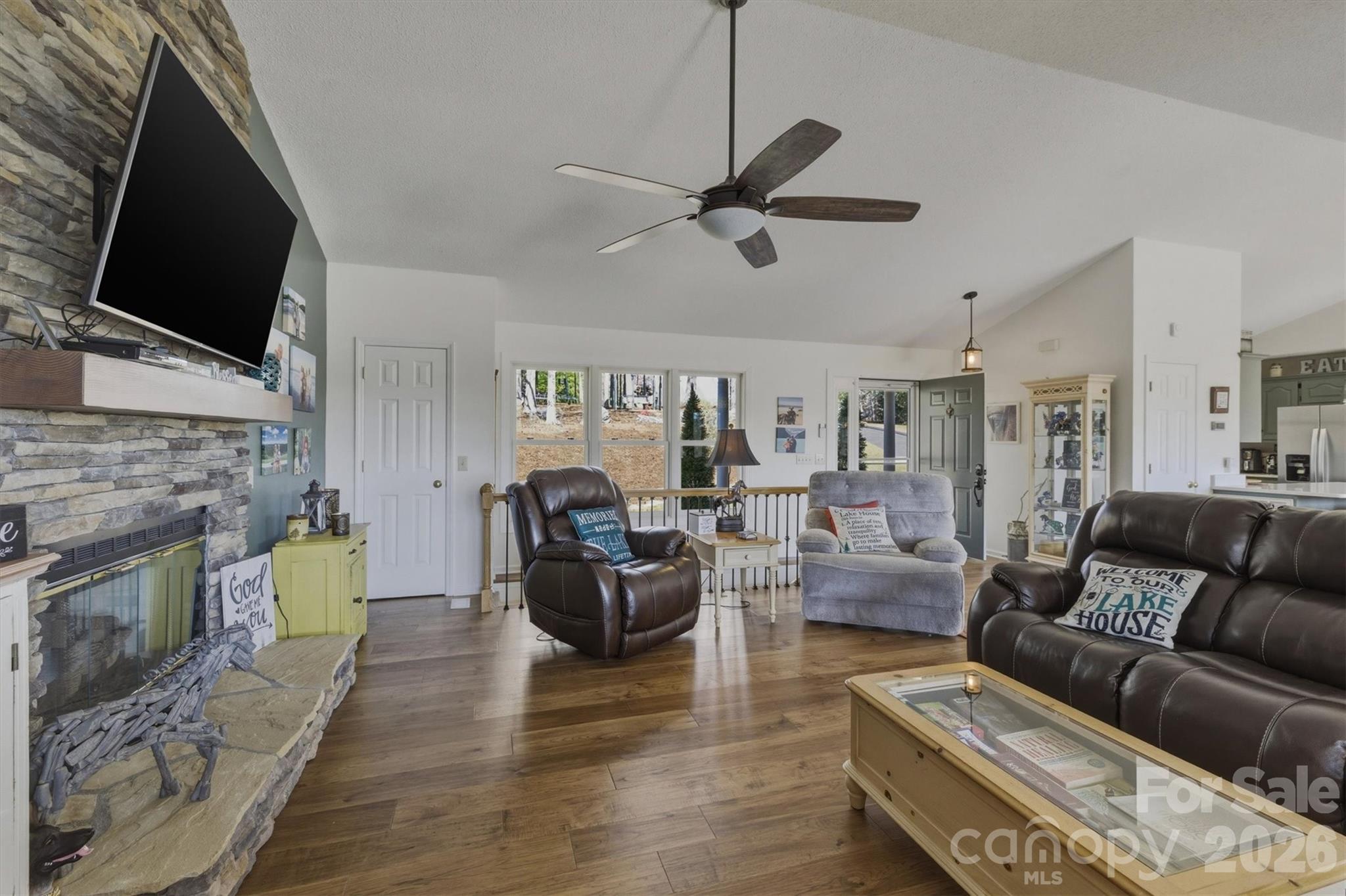 Laurel Pointe - Residential