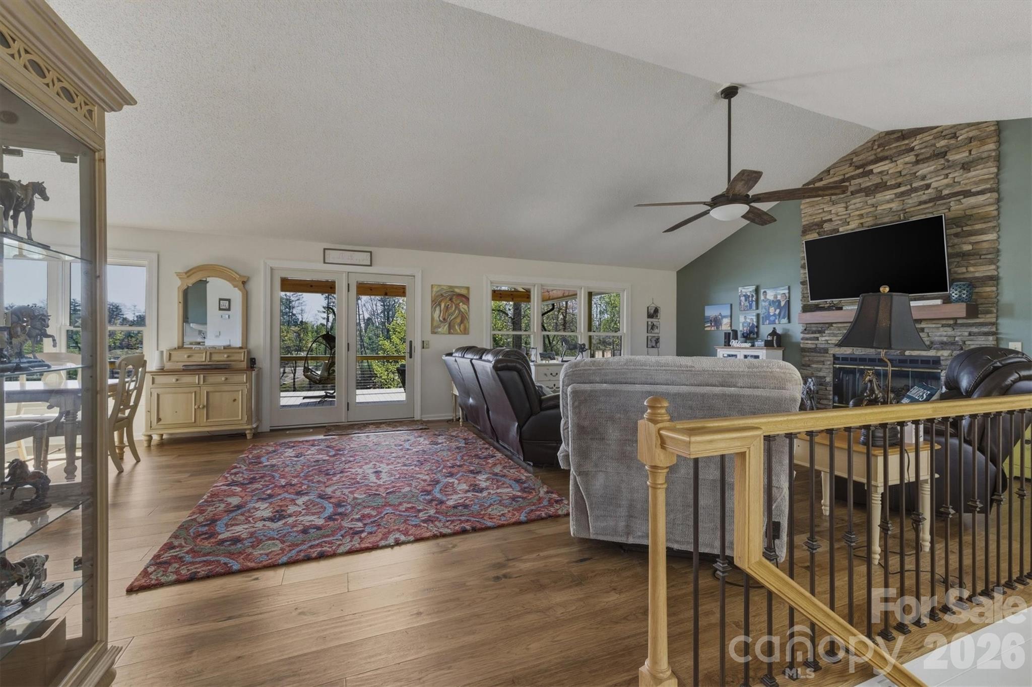 Laurel Pointe - Residential