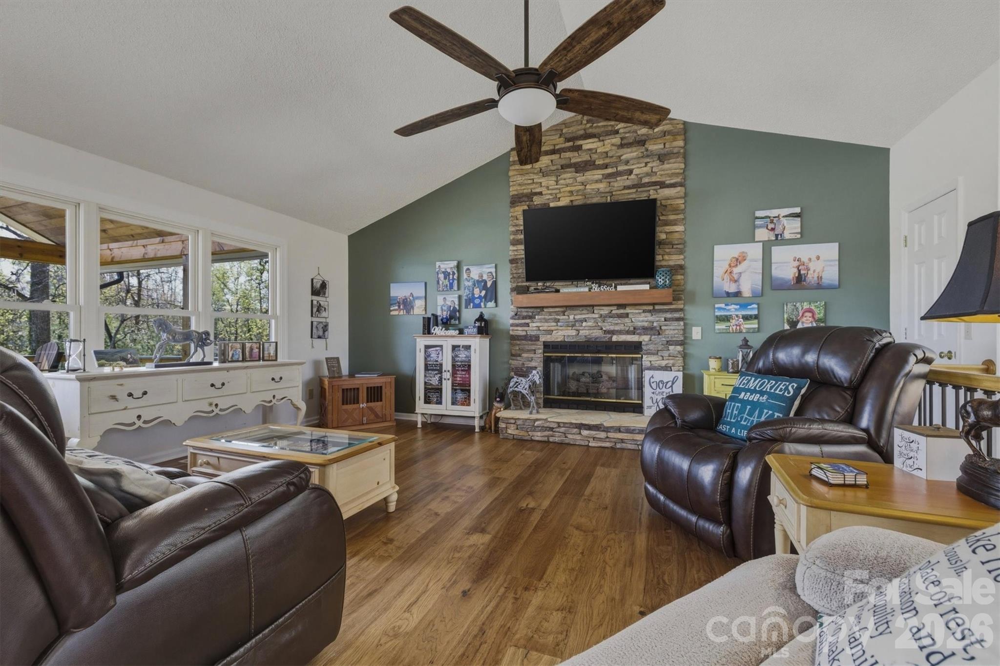 Laurel Pointe - Residential