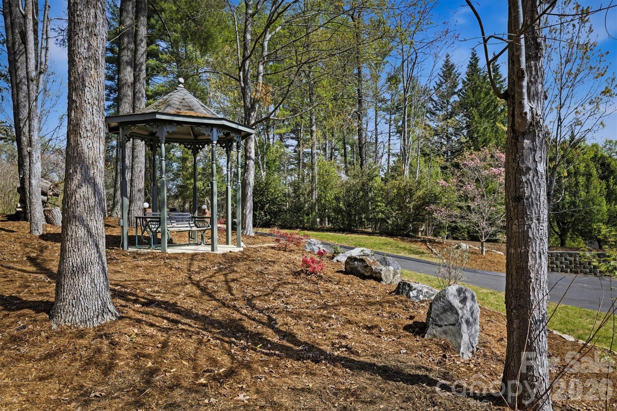 Laurel Pointe - Residential