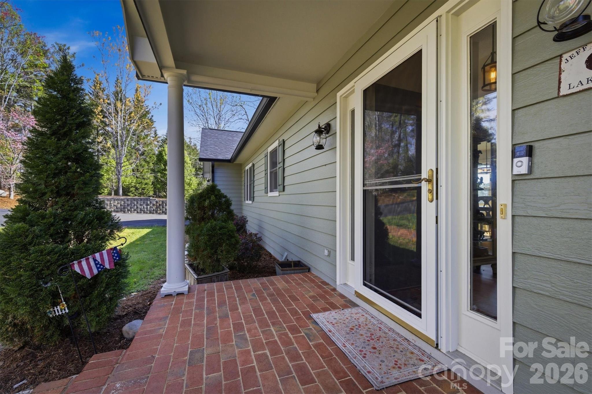 Laurel Pointe - Residential