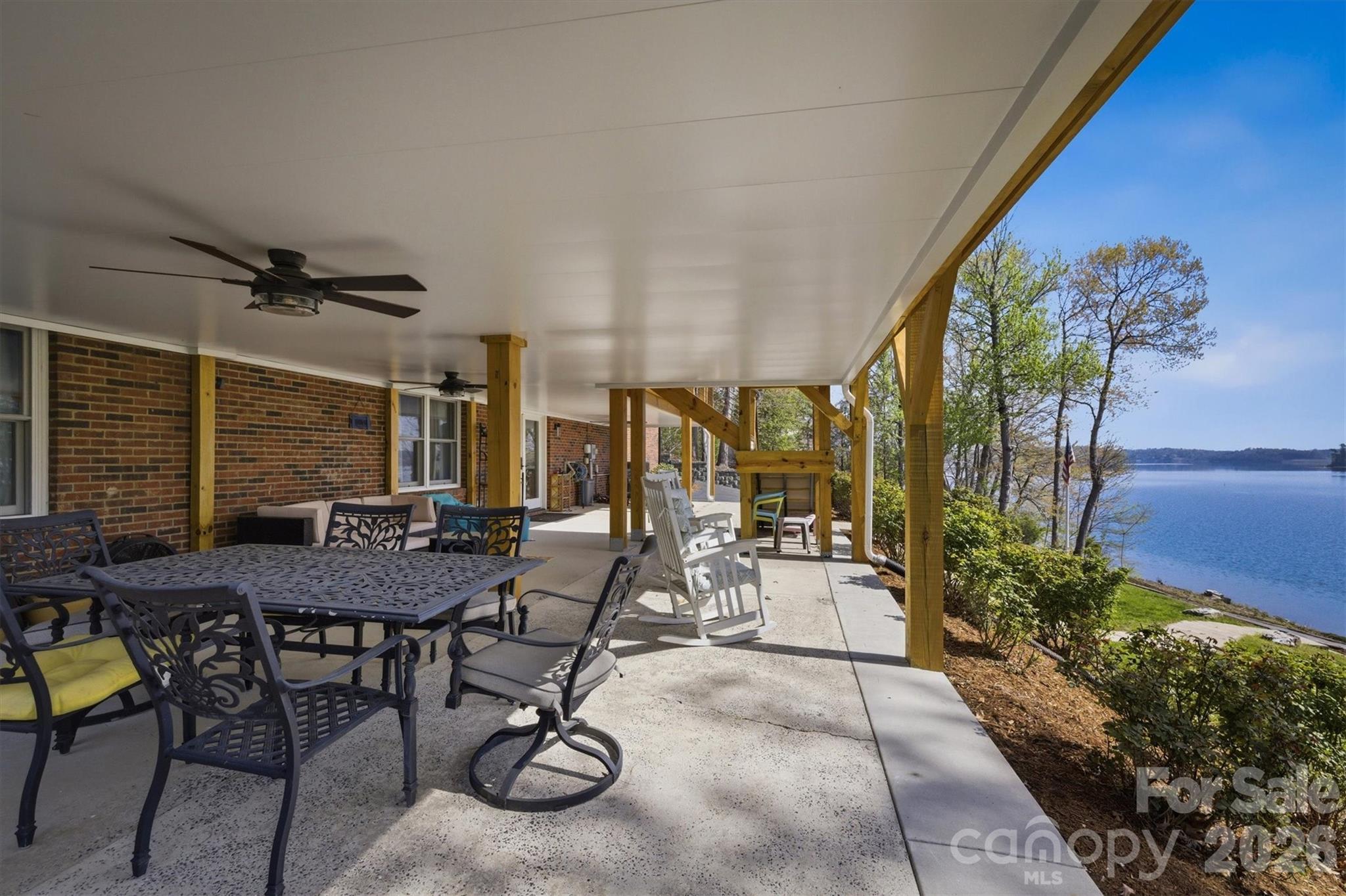 Laurel Pointe - Residential