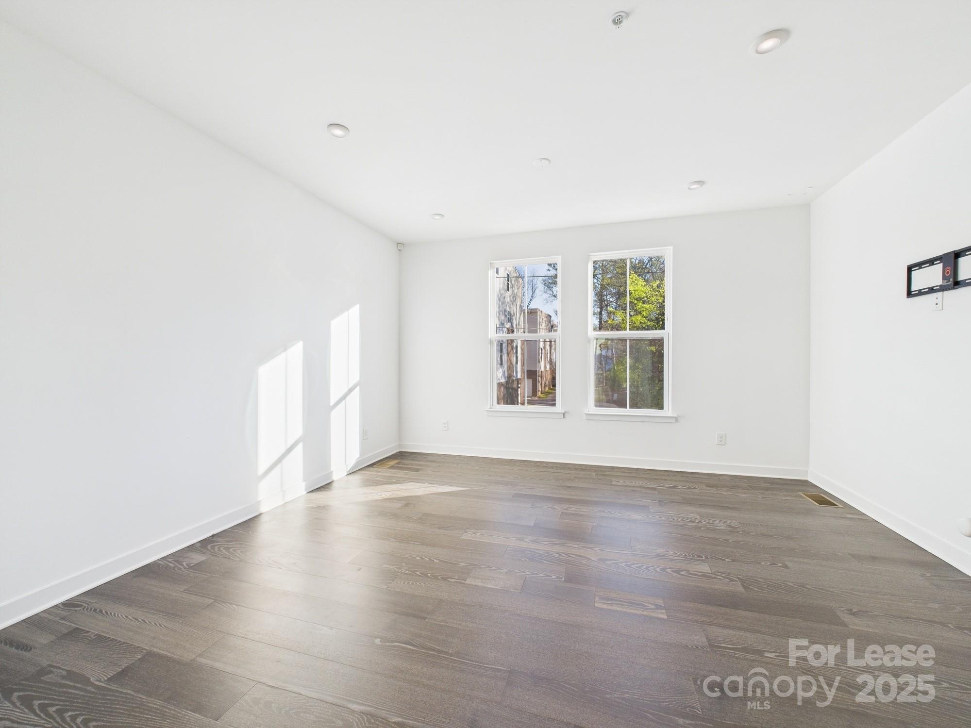 Parkwood Square - Residential Lease