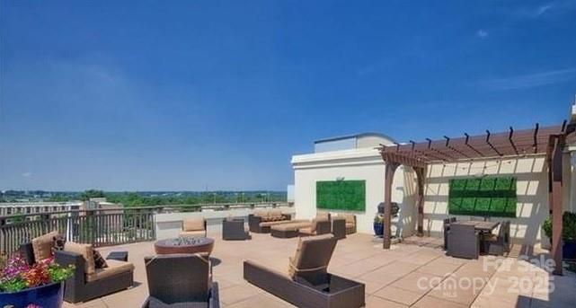 718 W Trade Street 302