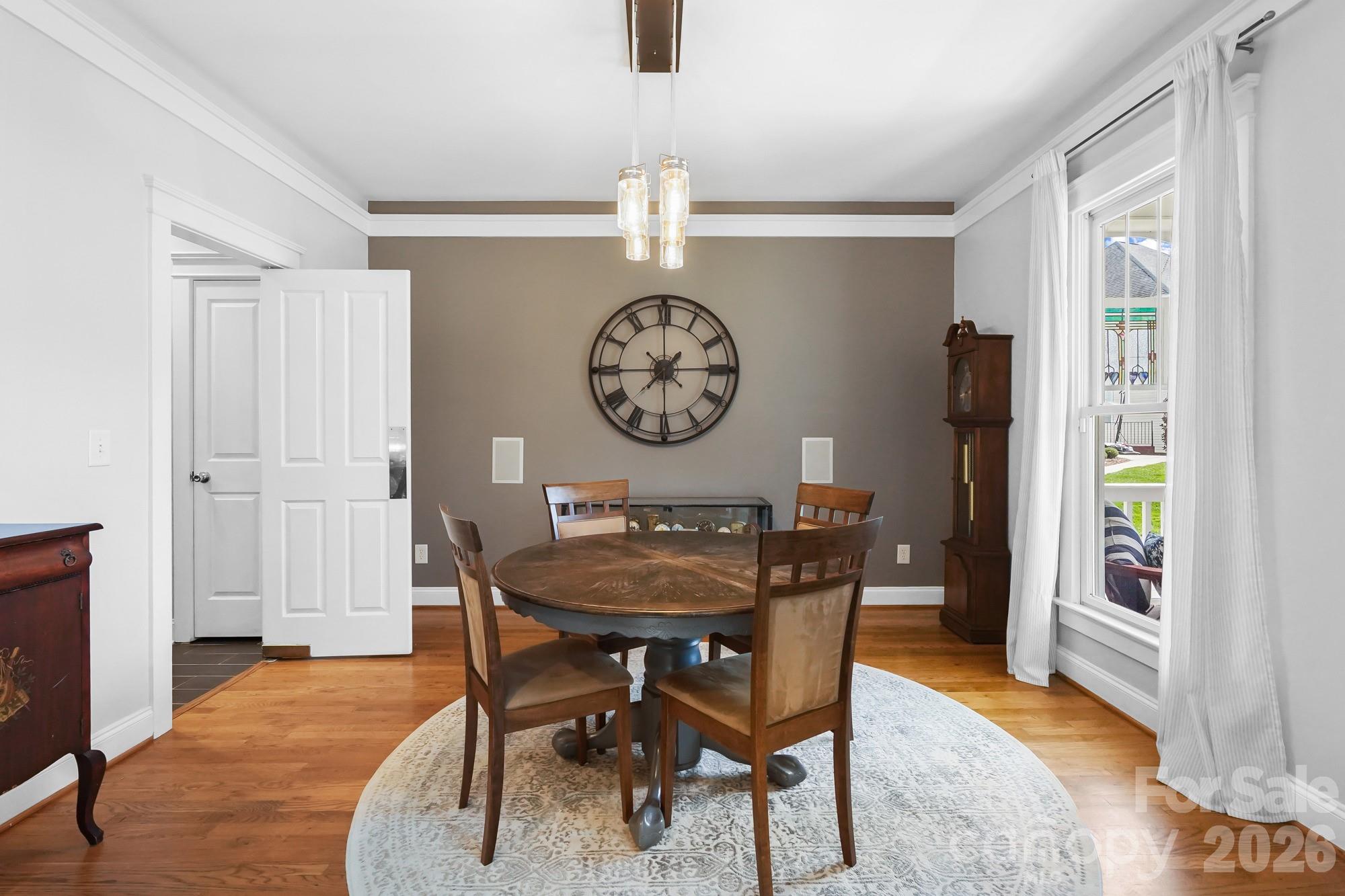 10238 Edgecliff Road