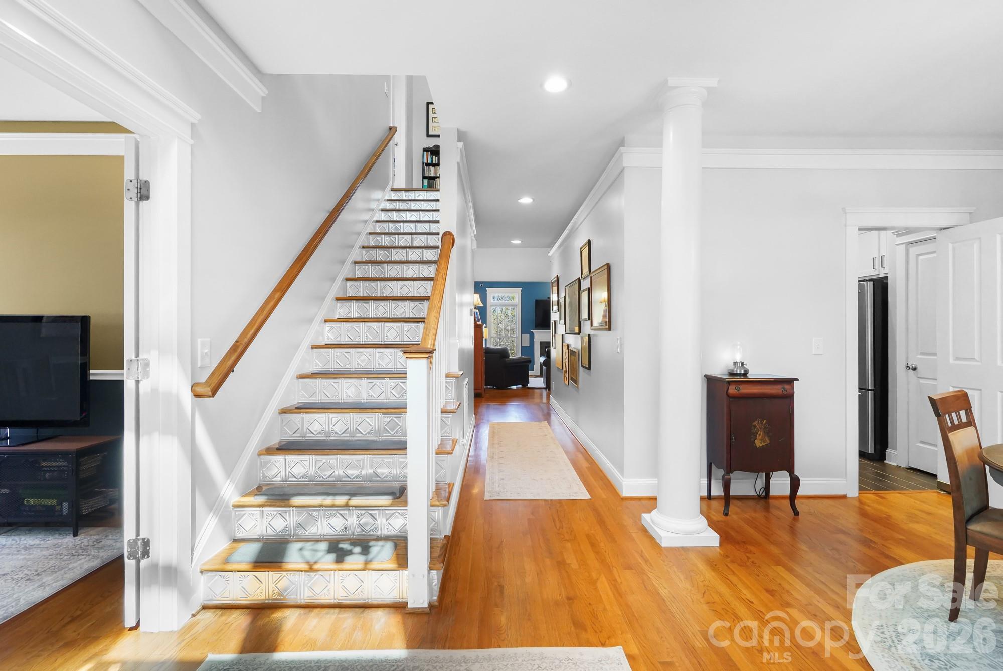 10238 Edgecliff Road