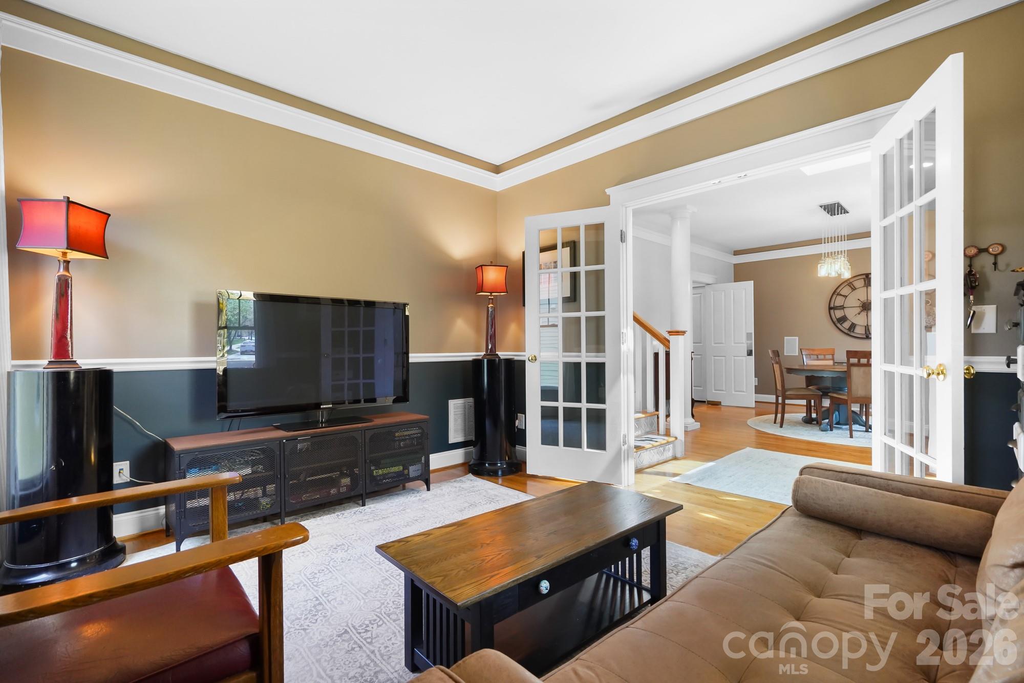 10238 Edgecliff Road