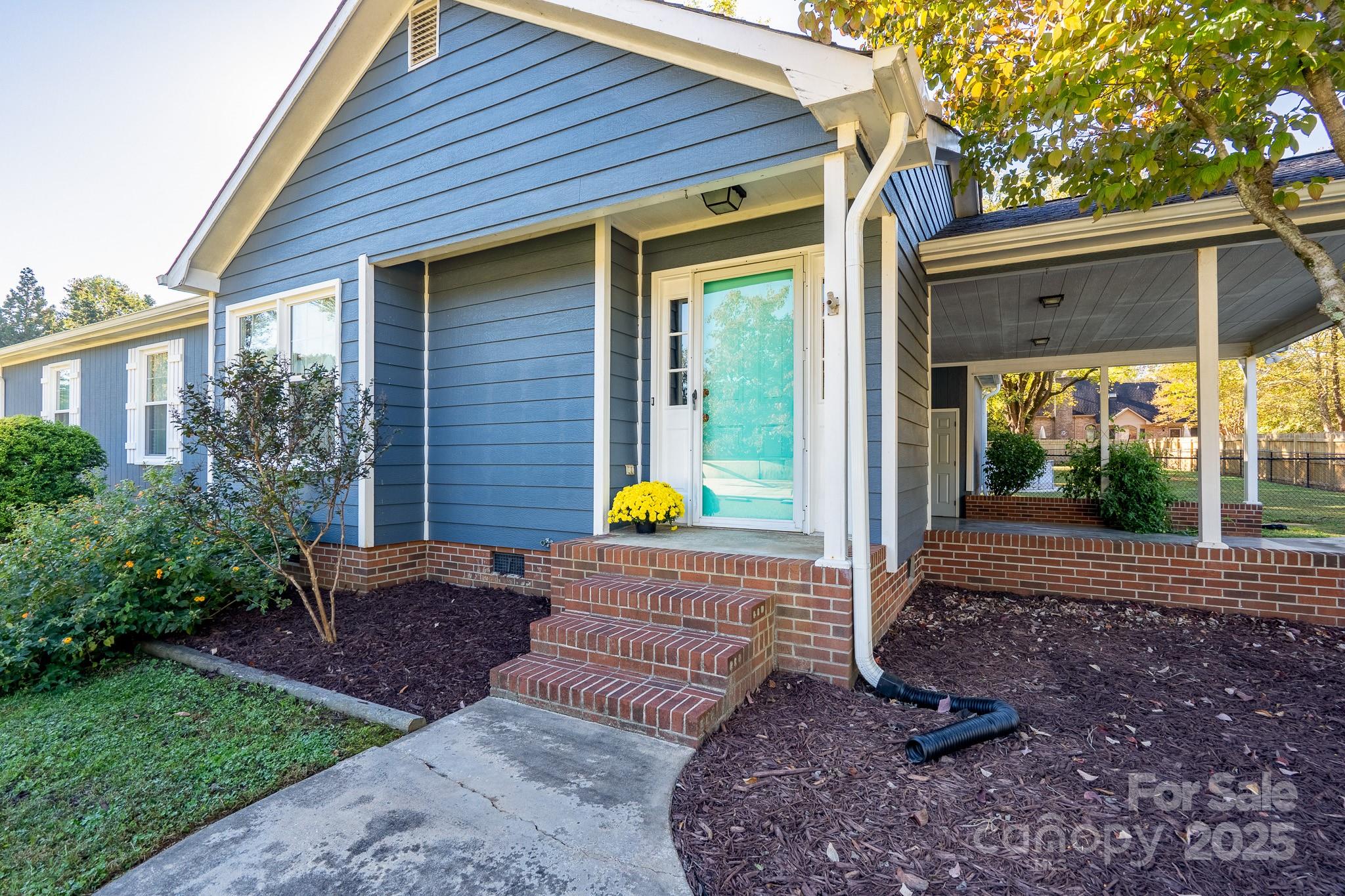 713 W Campbell Avenue W