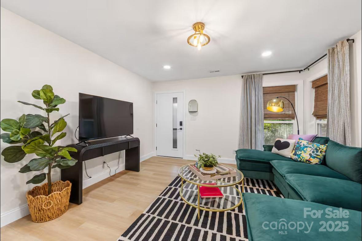 3445/3447 Tappan Place