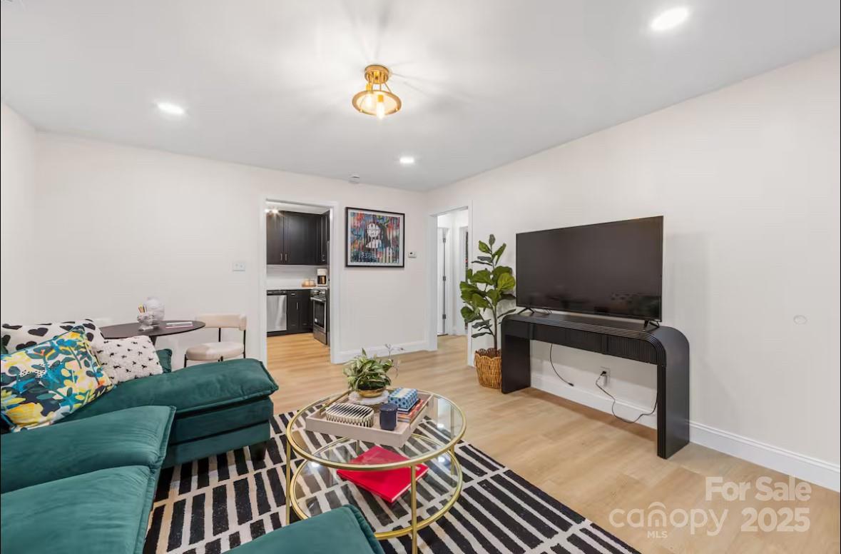 3445/3447 Tappan Place