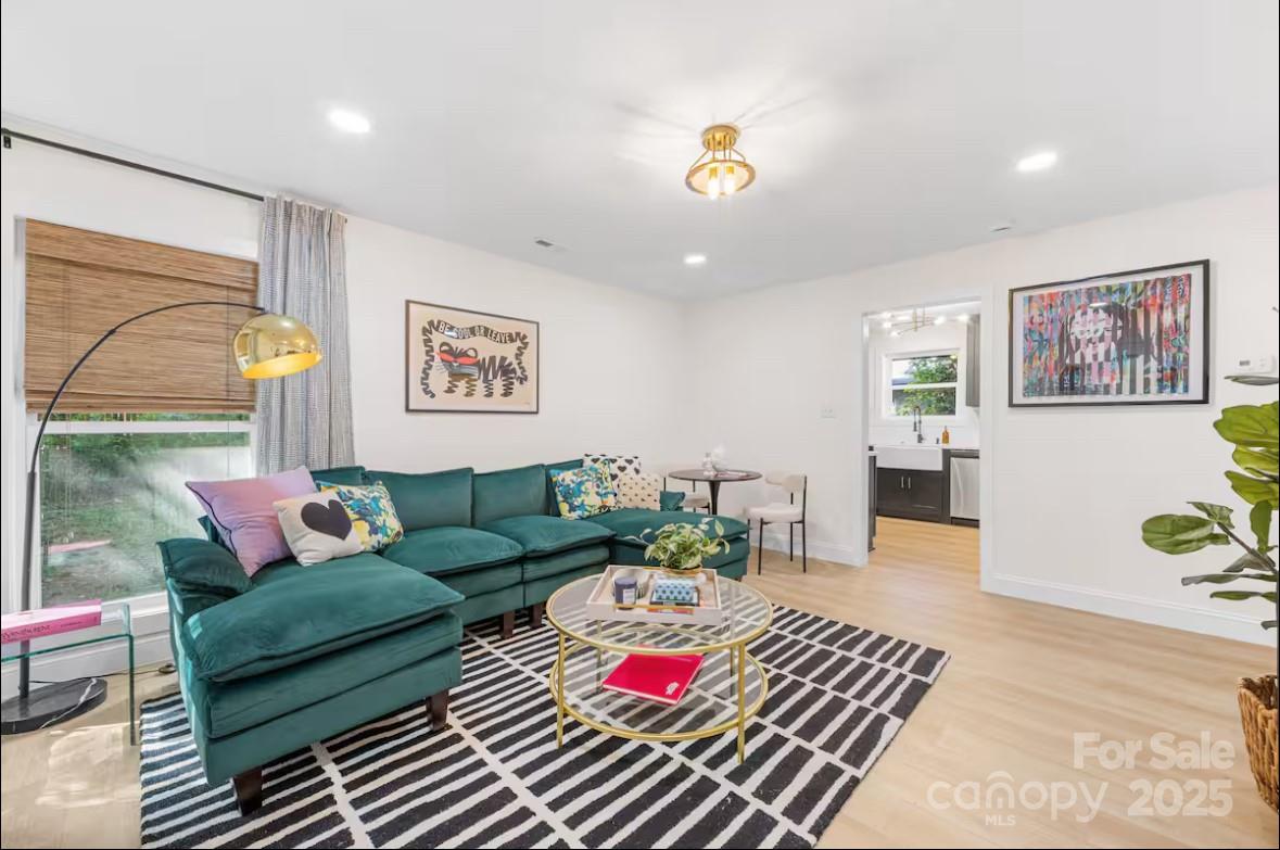 3445/3447 Tappan Place