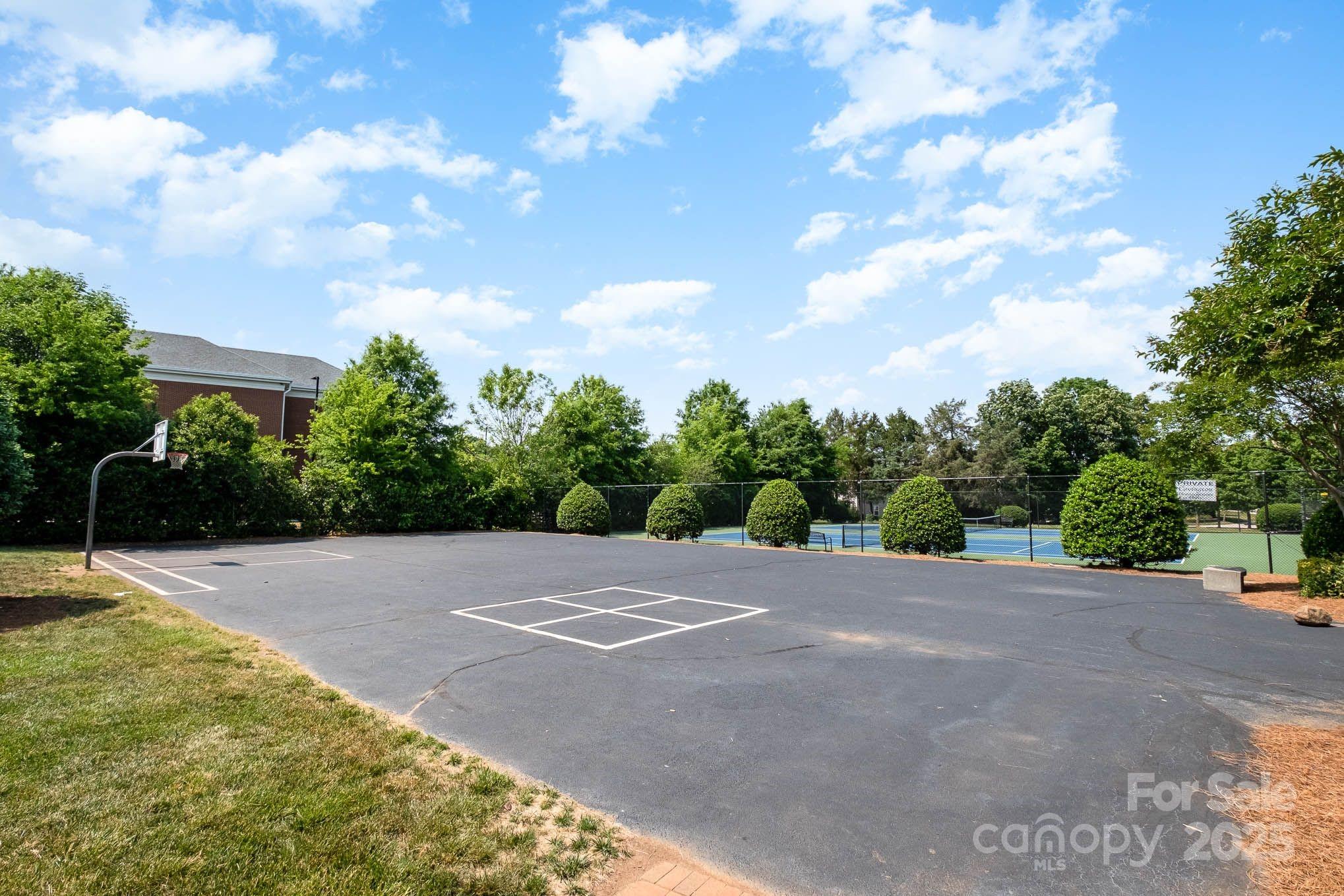 4760 Lauren Glen Street NW