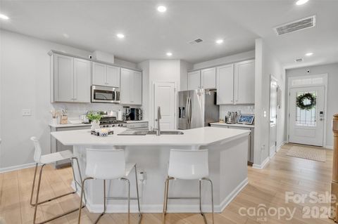 Photo of 906 Park Bend Trail, Tega Cay, SC 29708 (MLS # 4363027)