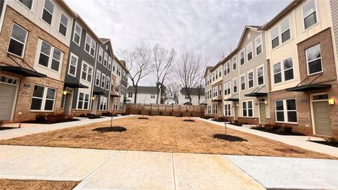 Photo of 3011 Citizens Lane, Charlotte, NC 28205 (MLS # 4327995)