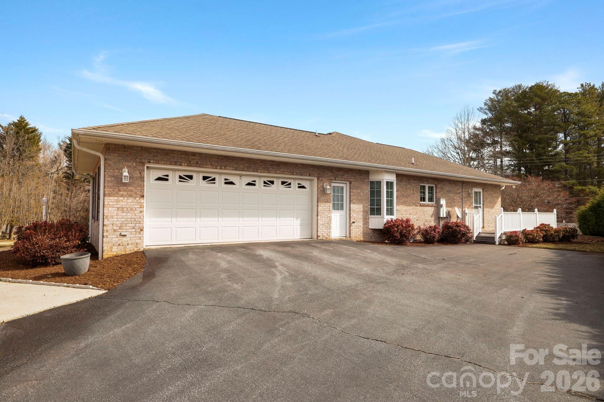 390 Classic Oaks Circle