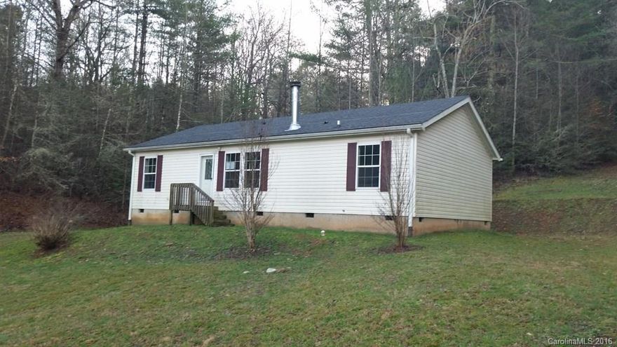 Cute 3 bed/2 bath modular just outside of downtown Brevard. Located at end of small street in a nice, private setting. Home features an open, split-bedroom layout that includes master suite, eat-in kitchen, and living room with fireplace.