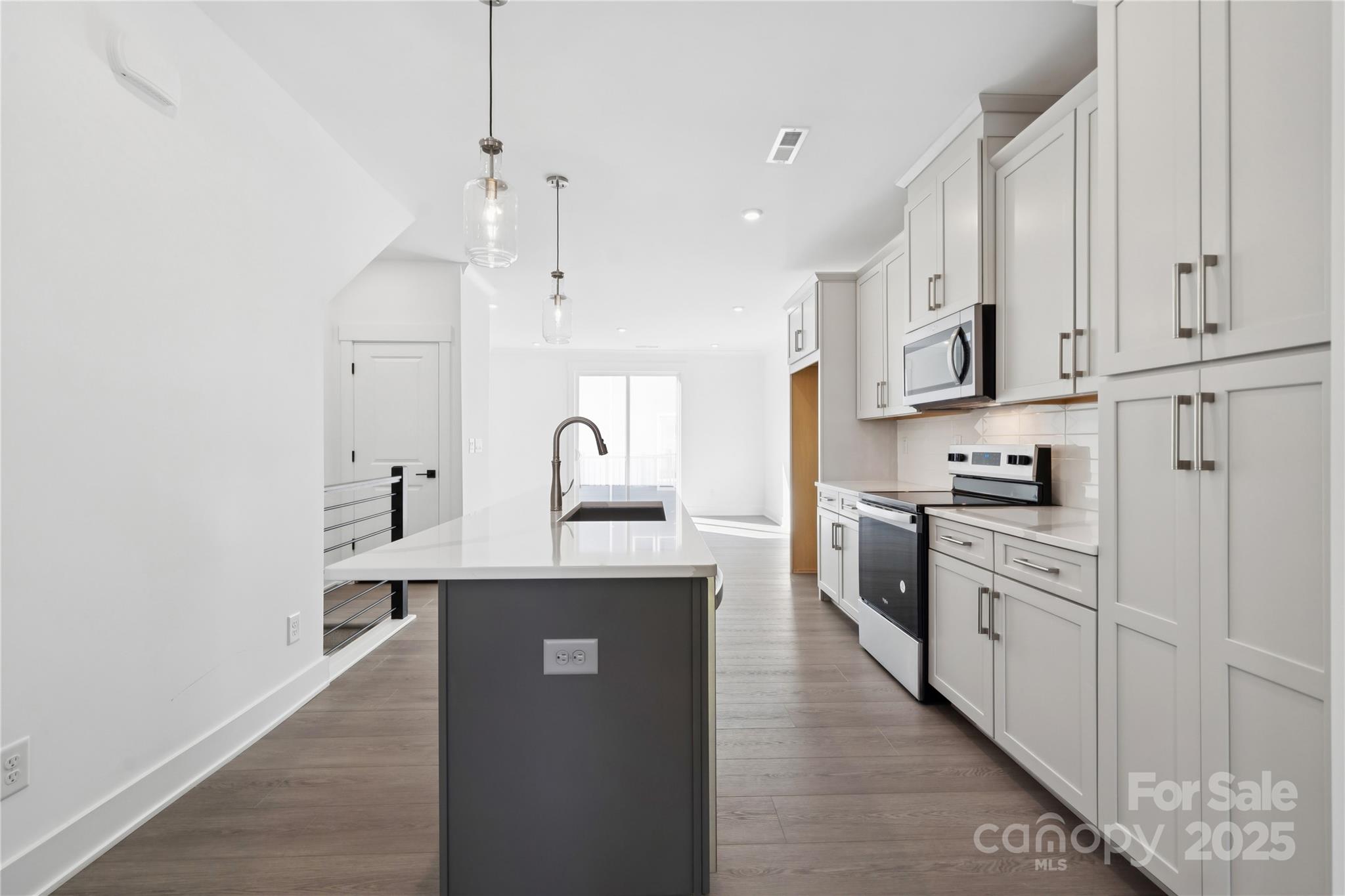 1354 Hamilton Street 06