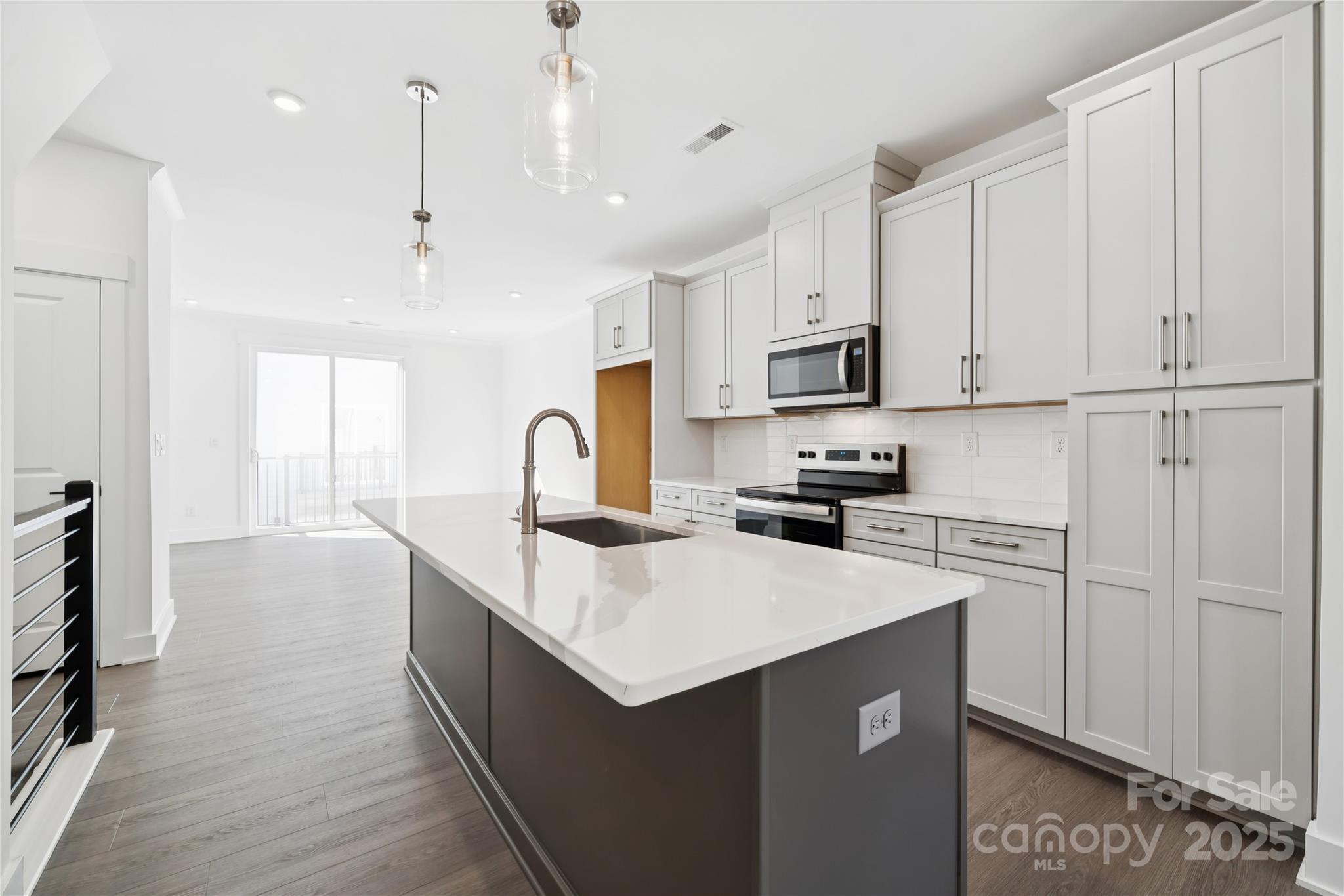 1354 Hamilton Street 06