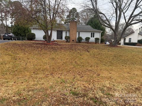 Photo of 609 Catawba Circle N, Matthews, NC 28104 (MLS # 4326772)