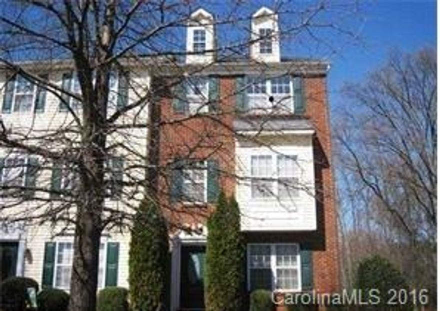 GORGEOUS NEWLY REMODELED END UNIT IN POPULAR OAKHURST TOWNEHOMES.  FRESHLY PAINTED, GRANITE COUNTERTOPS, NEW TILE BACKSPLASH, UPGRADED BLINDS, HARDWOOD FLOORS, COMPLETELY REMODELED FULL BATH ON LOWER FLOOR AND SO MUCH MORE.  WALKING DISTANCE TO SHOPS AND 131 MAIN.