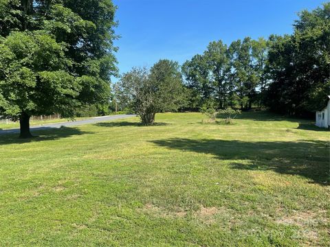 Photo of 410 Moose Street, Albemarle, NC 28001 (MLS # 4303701) Photo of 410 Moose Street, Albemarle, NC 28001 (MLS # 4303701)