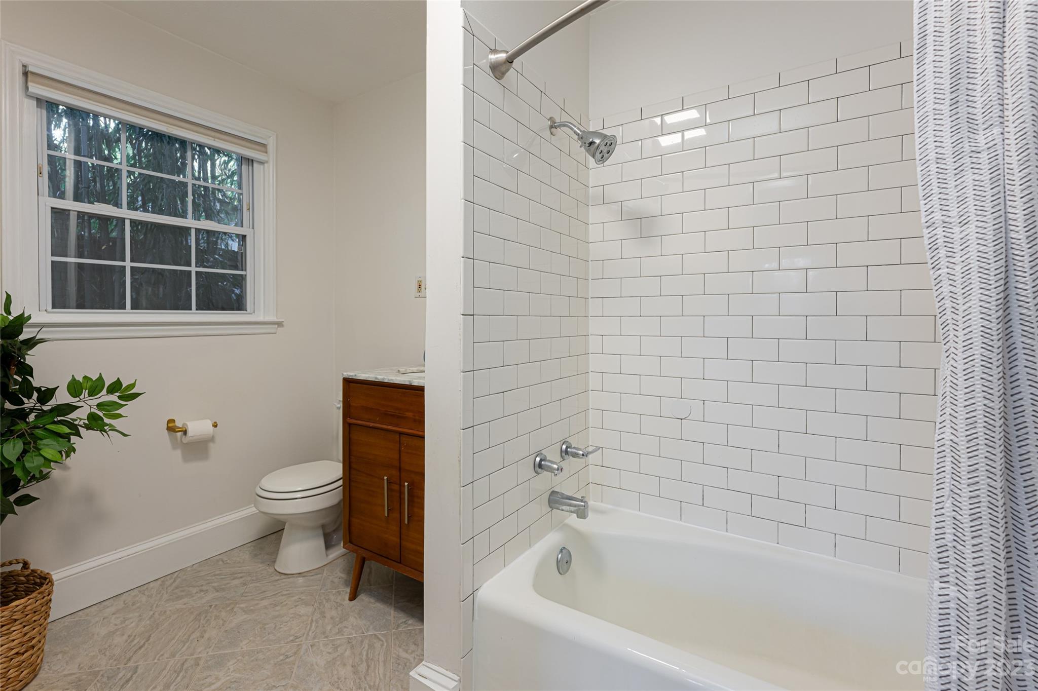 Royal Pines - Residential