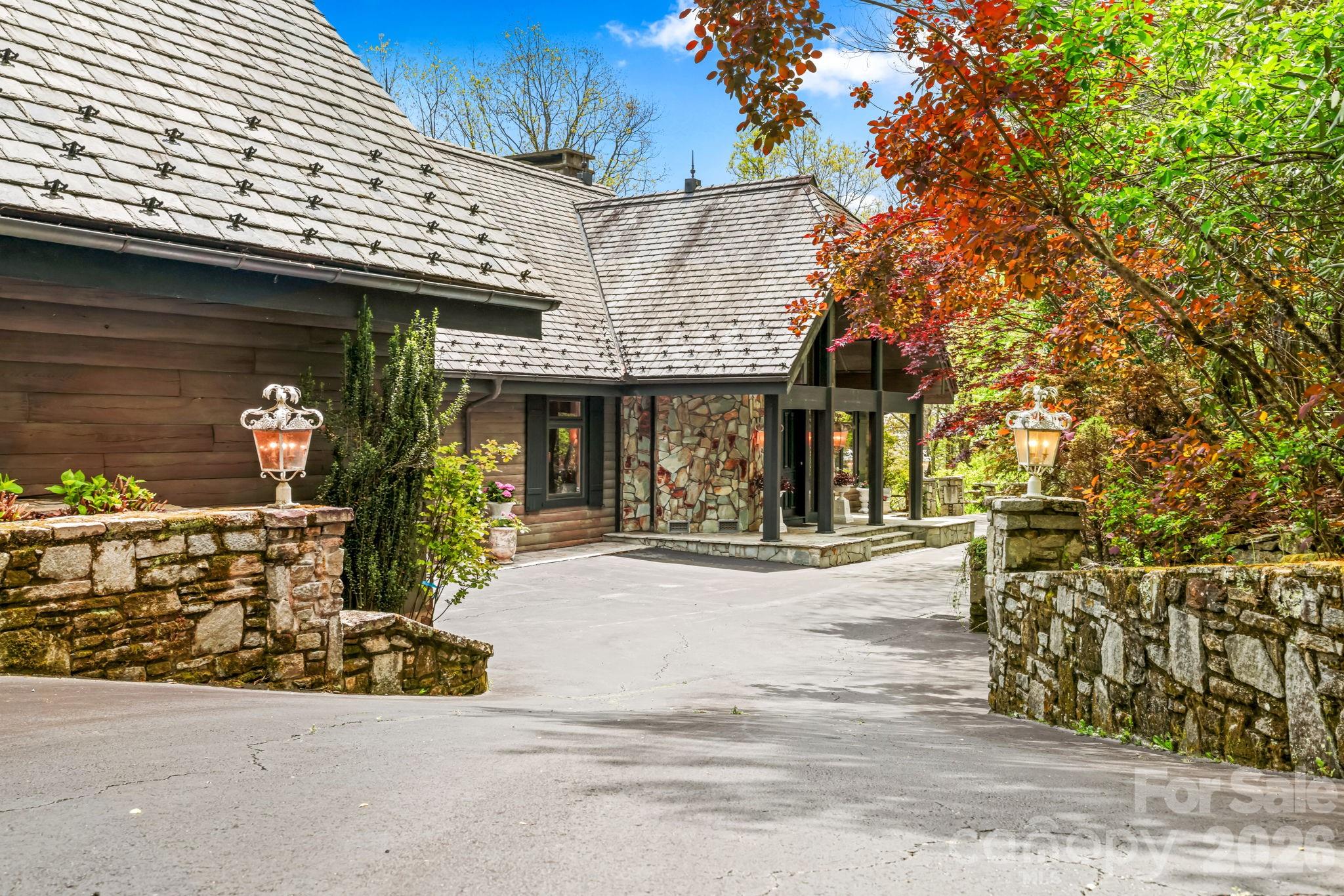 1052 Toxaway Drive