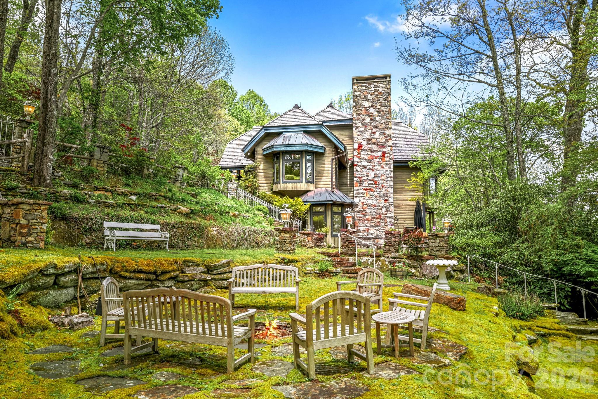 1052 Toxaway Drive
