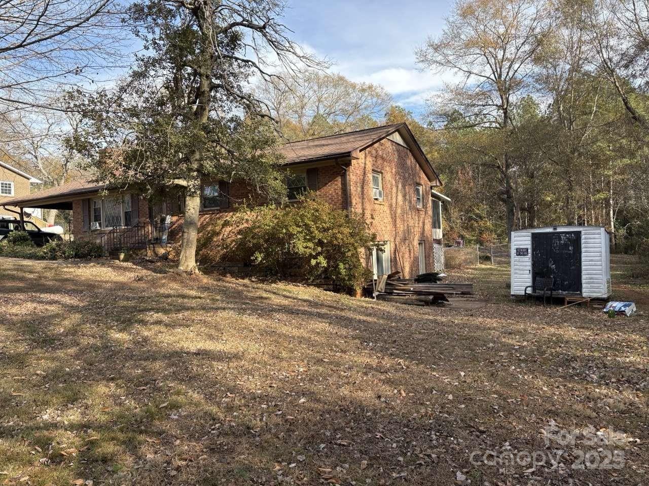 3289 Pine Tree Street