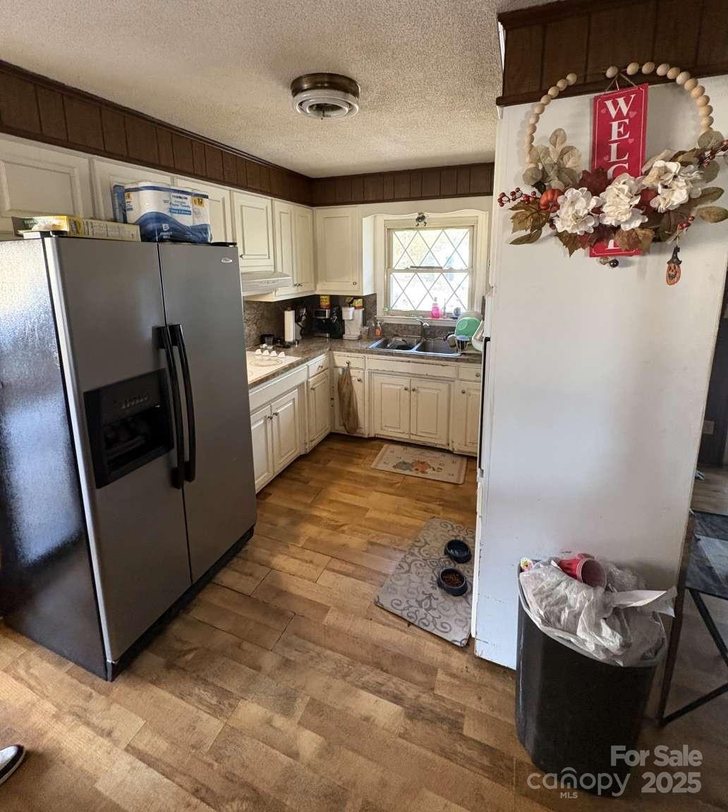 3289 Pine Tree Street