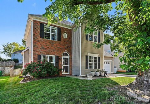 Photo of 9902 Highlands Crossing Drive, Charlotte, NC 28277 (MLS # 4393246)