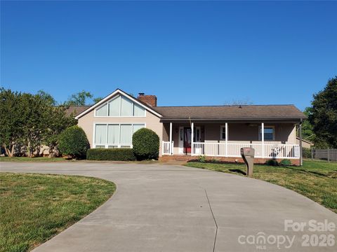 Photo of 208 S Greenbriar Road #137-140, Statesville, NC 28625 (MLS # 4372053)