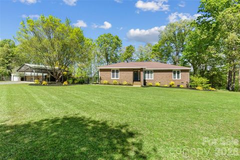 Photo of 3654 S Dobys Bridge Road, Fort Mill, SC 29715 (MLS # 4366903)