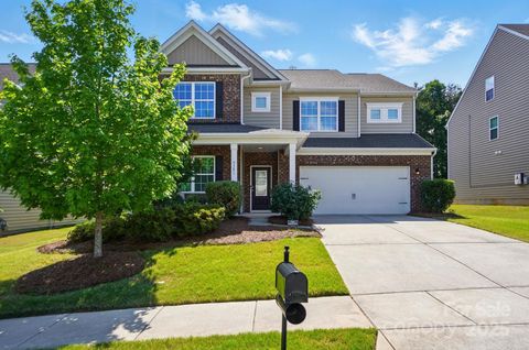 9301 Swimming Drive Harrisburg NC 28075