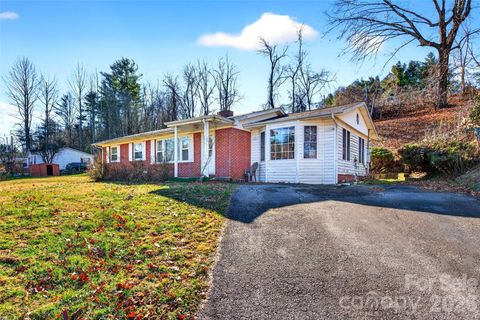 Photo of 106 Chapel Street, Spruce Pine, NC 28777 (MLS # 4370999)