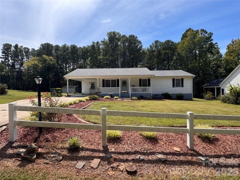 Photo of 1037 Cross Creek Drive, Oakboro, NC 28129 (MLS # 4423754)