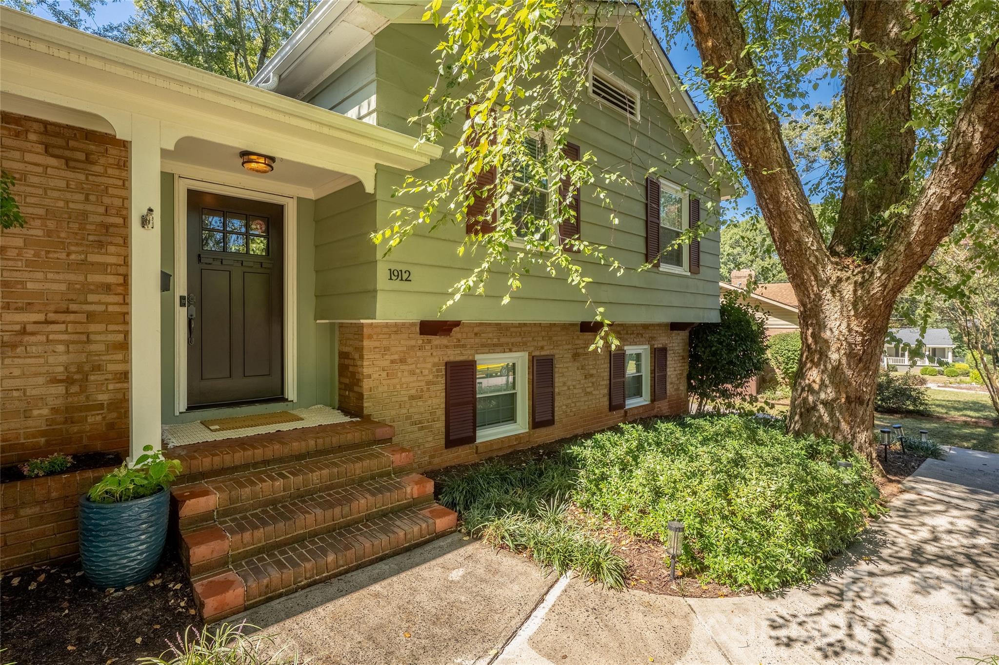1912 Wedgedale Drive