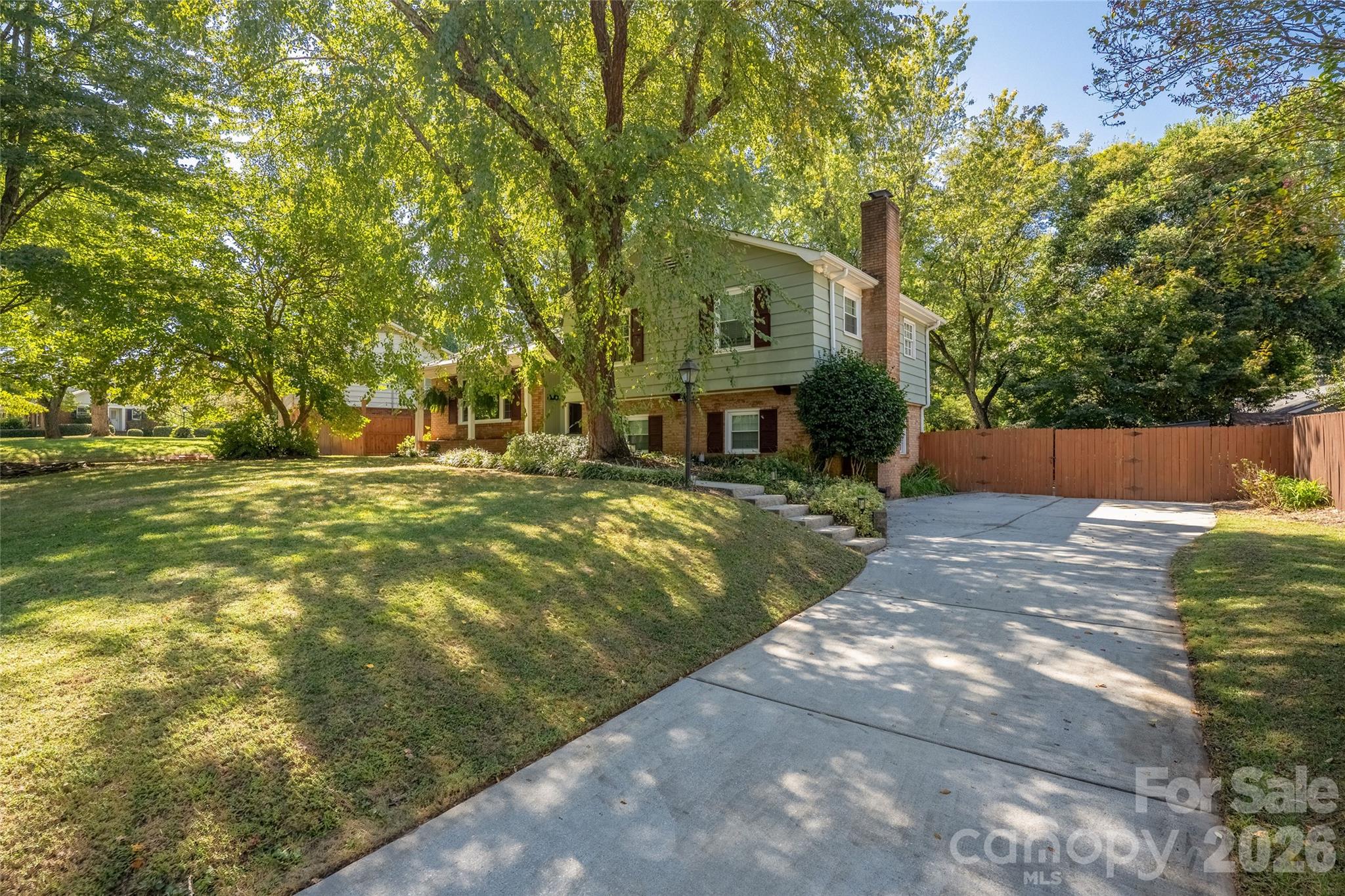 1912 Wedgedale Drive