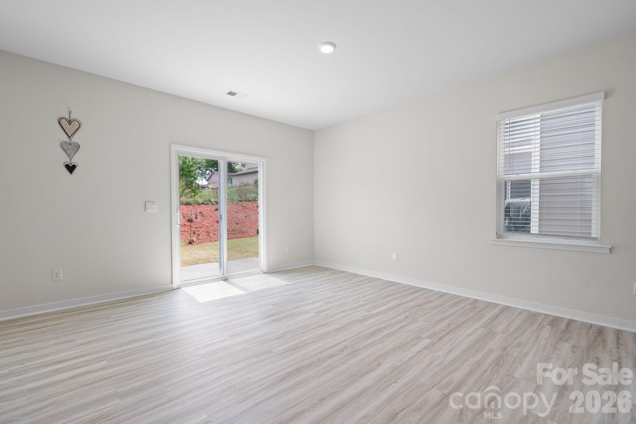 The Hamptons at Hickory - Residential