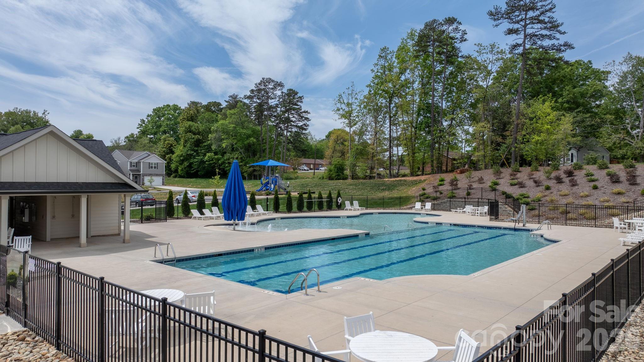 The Hamptons at Hickory - Residential