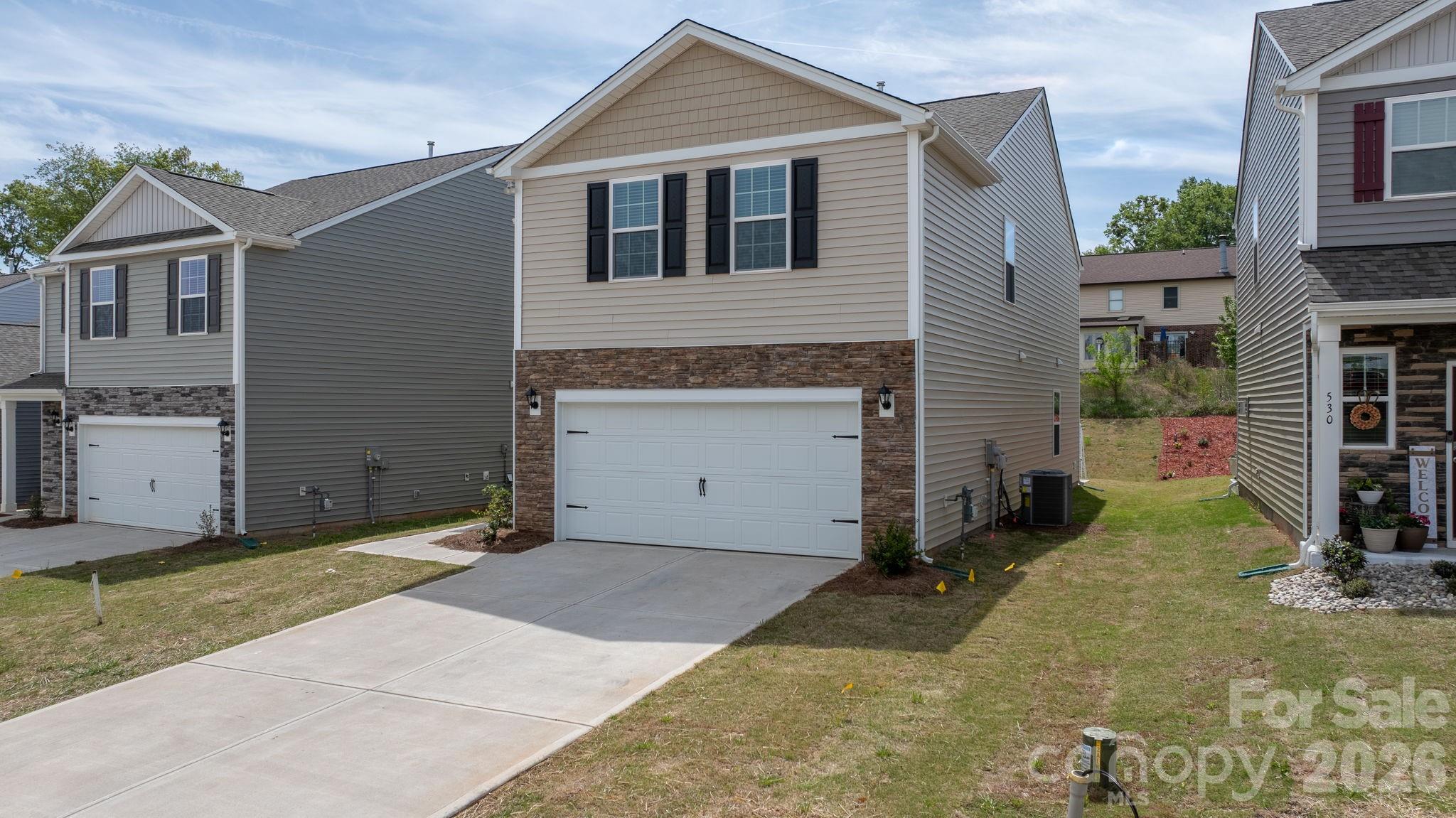 The Hamptons at Hickory - Residential