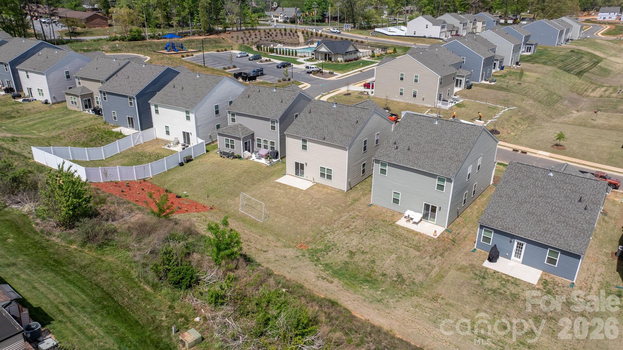 The Hamptons at Hickory - Residential